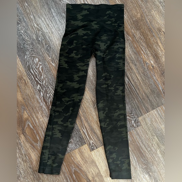 Spanx Seamless Camo Leggings - Picture 3 of 5